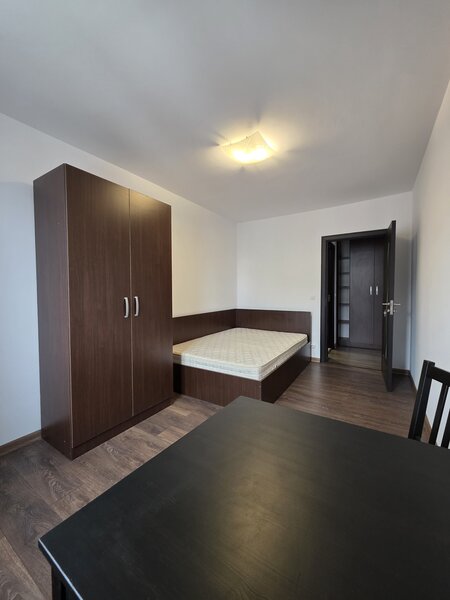 Camil Ressu, Nicolae Grigorescu, Piata Salajan, 3 minute metrou.