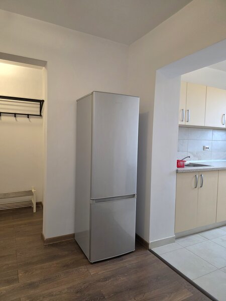 Camil Ressu, Nicolae Grigorescu, Piata Salajan, 3 minute metrou.