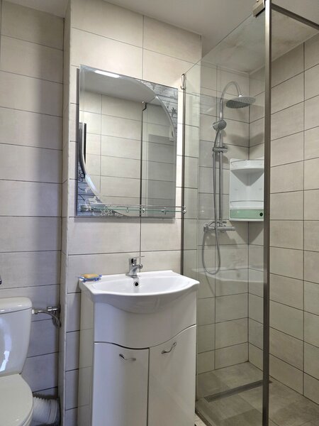 Camil Ressu, Nicolae Grigorescu, Piata Salajan, 3 minute metrou.